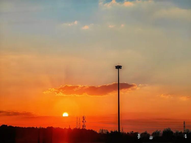 “幸福不是你拥有多少，而是你的心态如何，心有透明才会春暖花开，人生仅是如此而已。