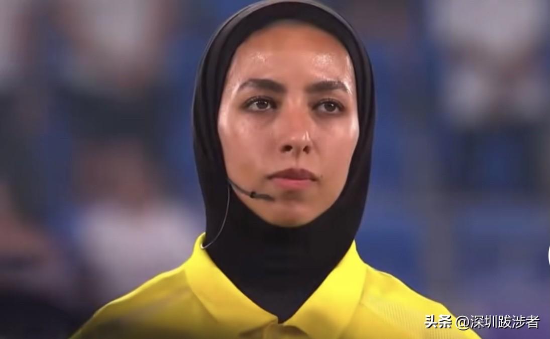 国家正陷入战争，本来正是表达愤懑的时刻，缘何在亚洲足球杯，这些伊朗女足球员们在国