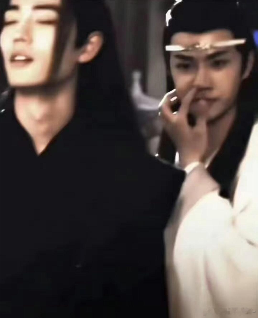 我要笑死了，，，王一博表面抠鼻子 实际上是在堵鼻血