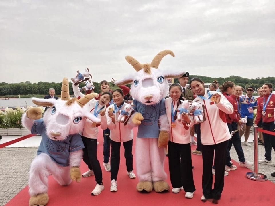 中国皮艇首夺奥运项目世界冠军中国皮划艇运动迎来新突破！北京时间8月28日晚，正在