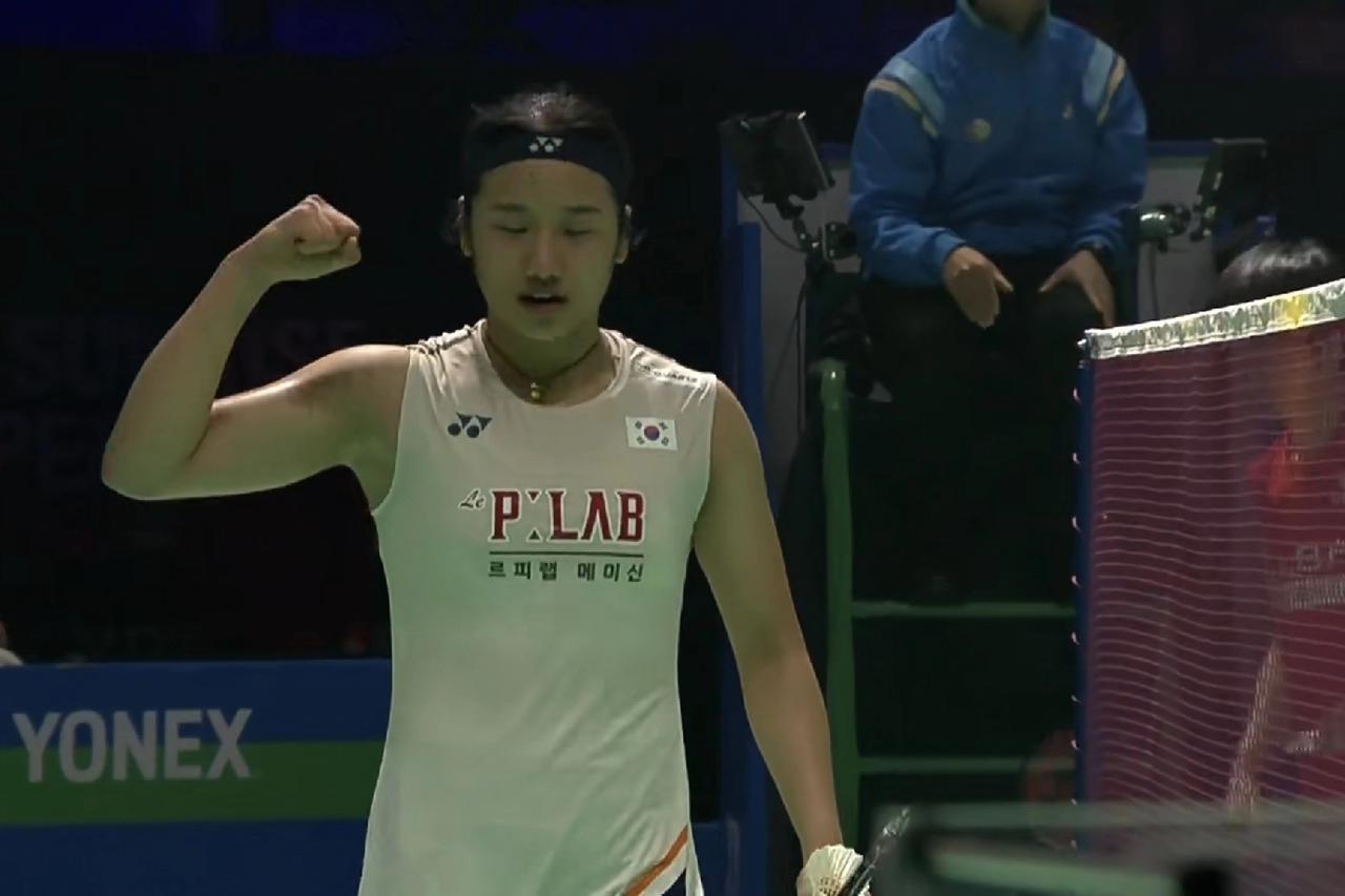 21-13、21-11，安洗莹再度击败王祉怡，登顶印度羽毛球公开赛冠军，这个20