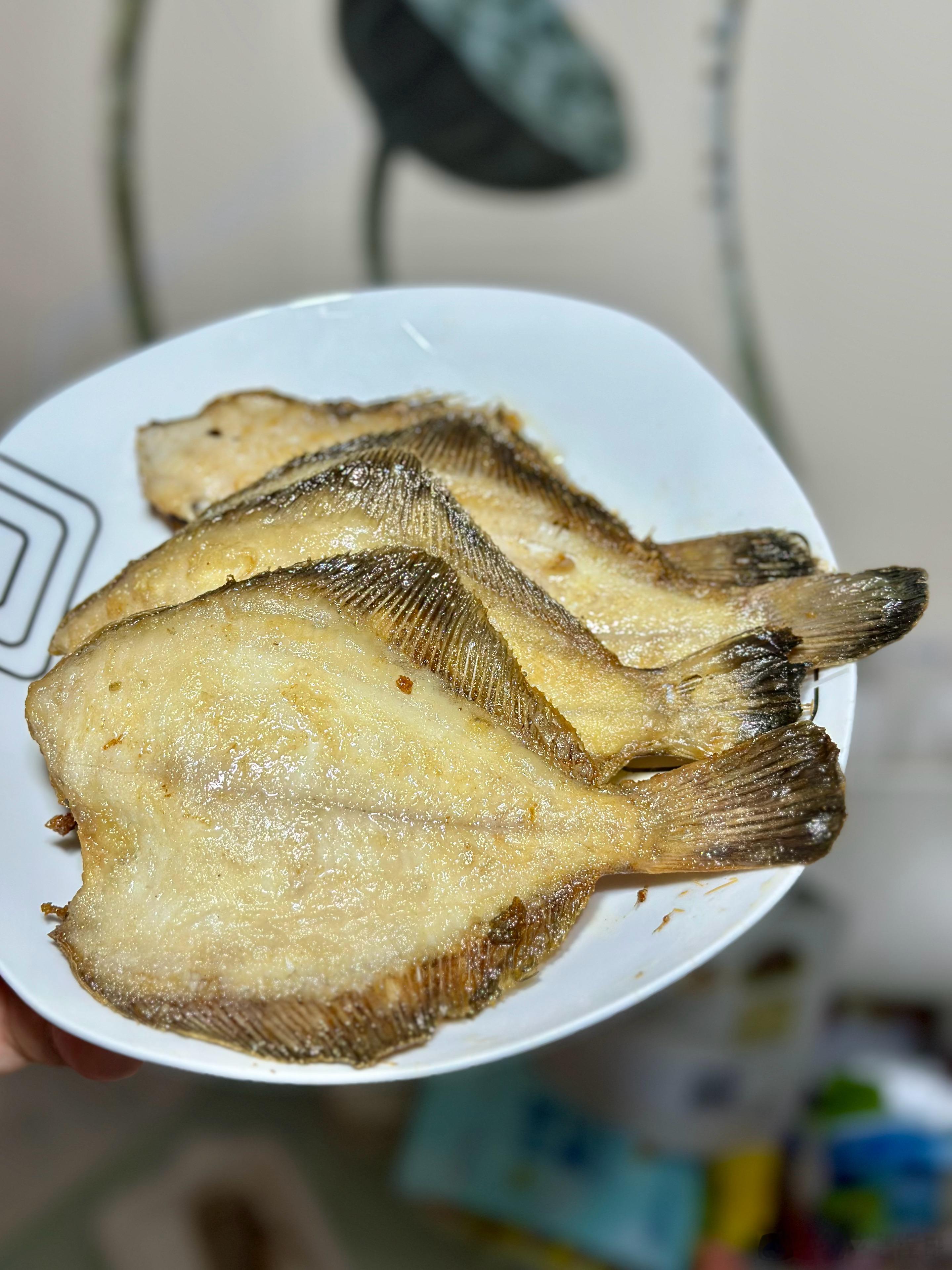 高端的食材只需要简单的烹饪，翻译一下就是鲜鱼不挑做法[哈哈]船家最后一网上来的鱼