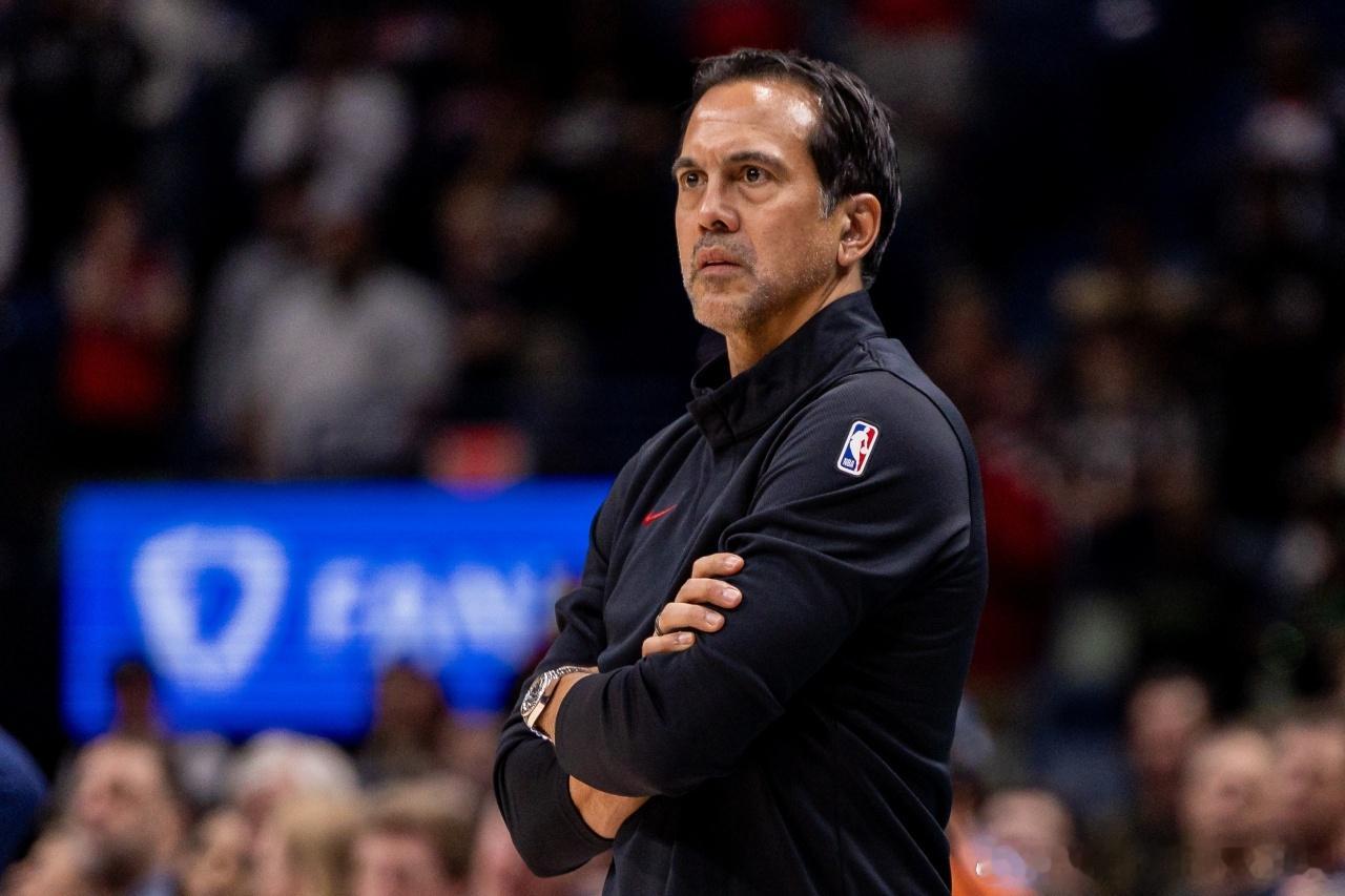 2月27日 NBA常规赛，热火117-124不敌76人。赛后，斯波接受了采访。谈