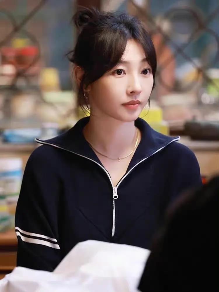 男女演员是不同赛道，啥时候变成了男女演员竞赛了？

白百合，得不得奖这个事，得问