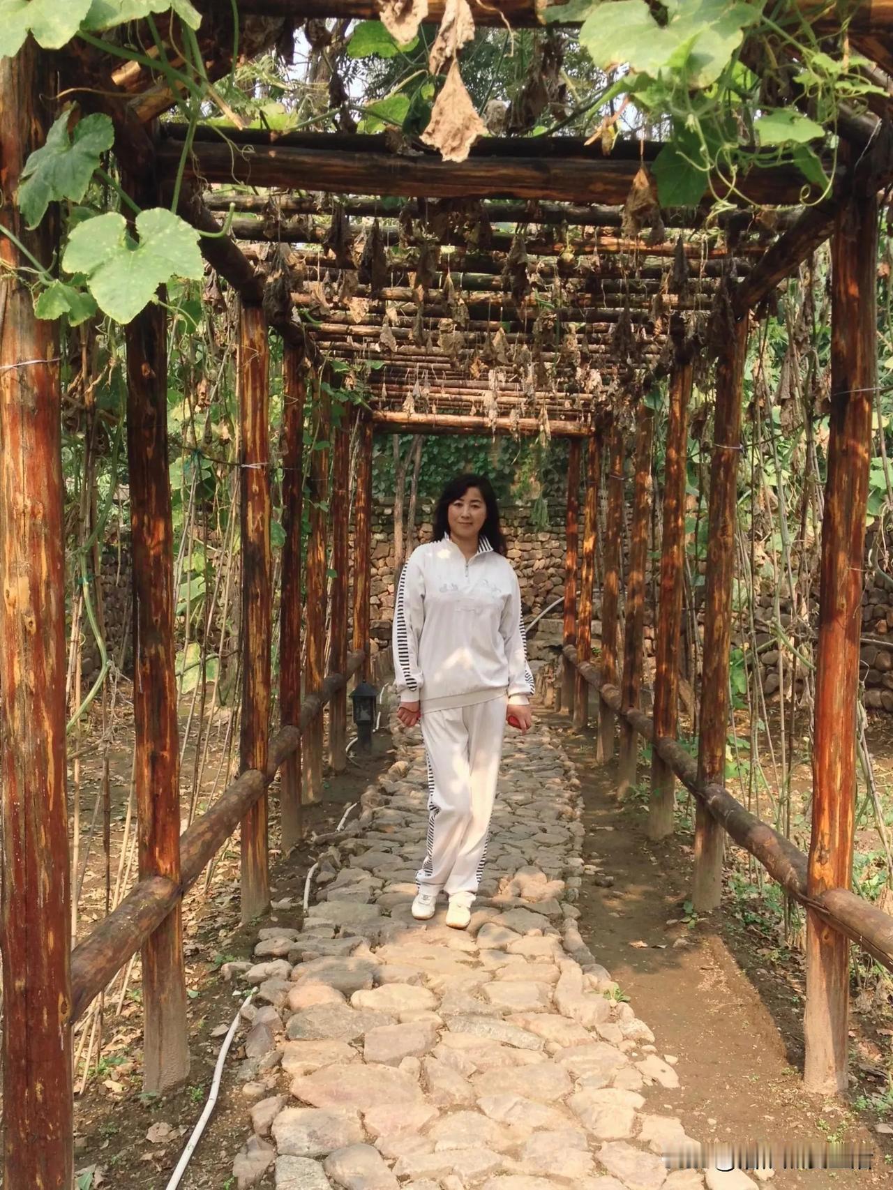 白色休闲运动套装

我不仅喜欢白色连衣裙
其实也喜欢白色休闲运动套装

不瞒你说