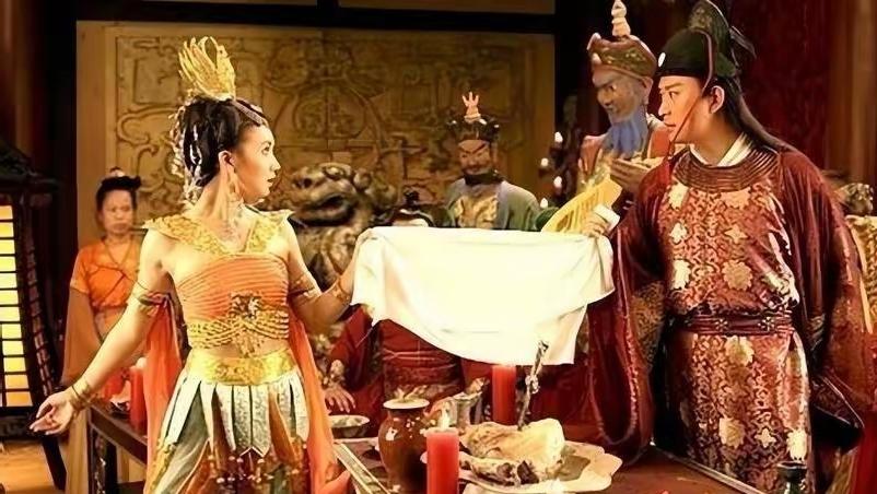 13岁小皇帝去舅舅家，却看上了表嫂，杀舅舅一家后表嫂掌权18年…
 
公元106