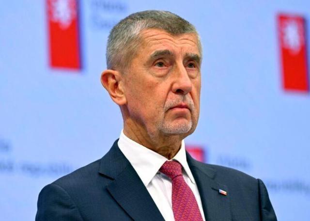 捷克这波反转也太秀了！以前是援乌“急先锋”，送坦克、捐雷达、砸15亿欧元，现在新