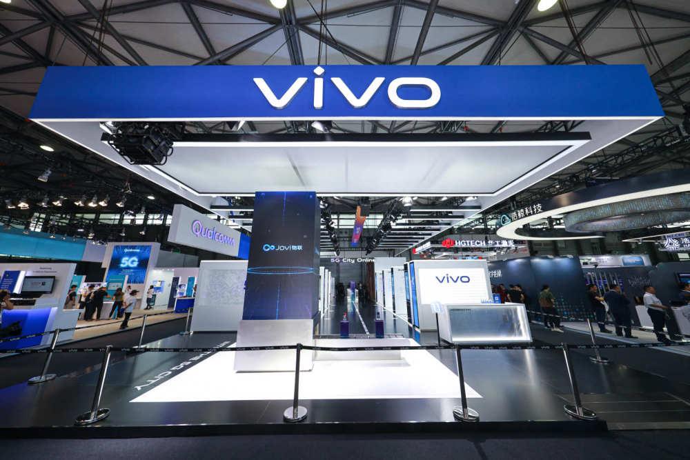 市面上多数中端机续航拉胯，日常出行离不开充电宝。5月27日开售的vivo Y60