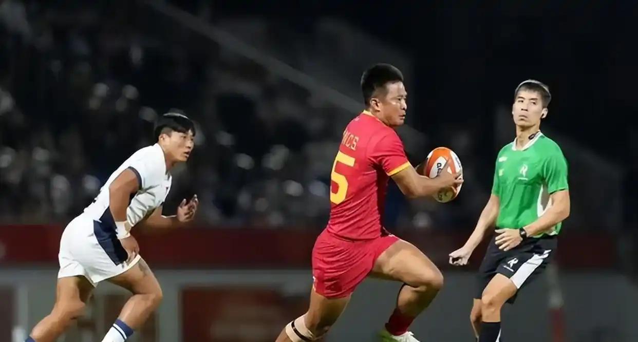 [浮云]香港队以26比0战胜了中国队，在颁奖仪式上的那一排欧美面孔唱起《义勇军进