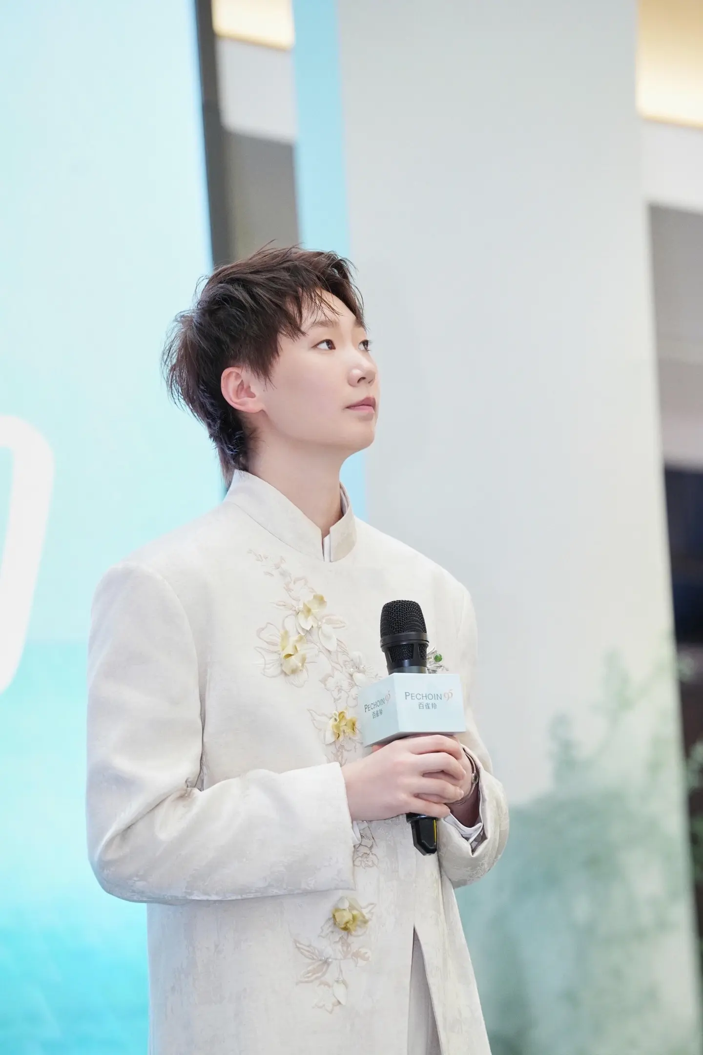 曼昱发小红啦！ 曼昱说：很高兴以品牌灵动代言人身份和大家见面公 大家的...