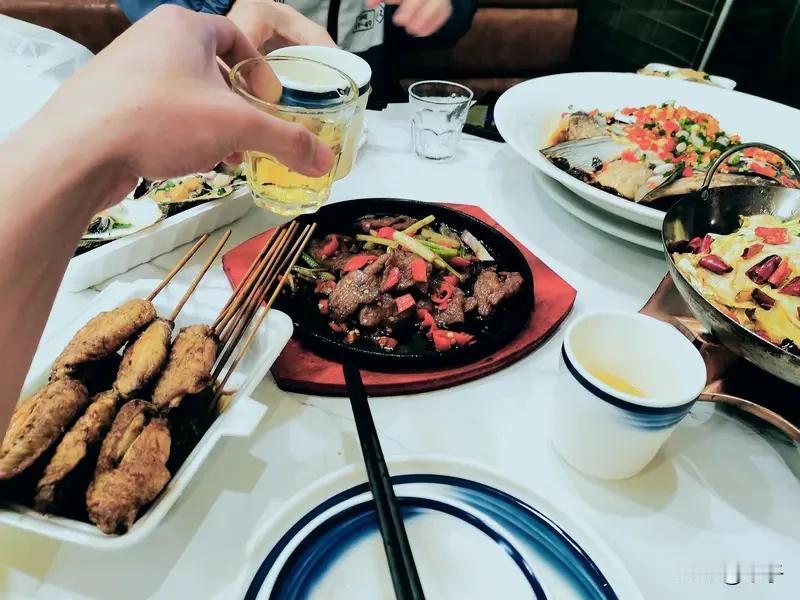 人到五十多岁就不想应酬了！人到这个年纪，真没必要为了应酬去勉强自己。无效社交再多