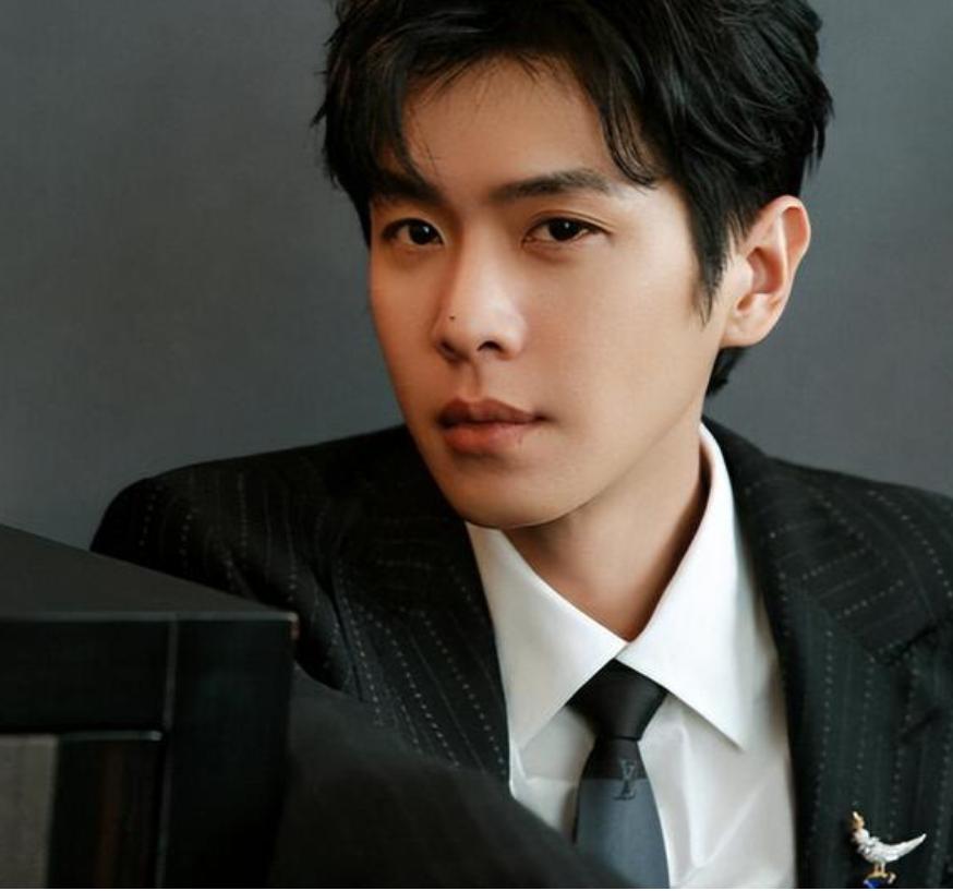 北影开幕人气大洗牌：“四大顶流”全缺席，2人上桌，张若昀边缘
娱乐 明星