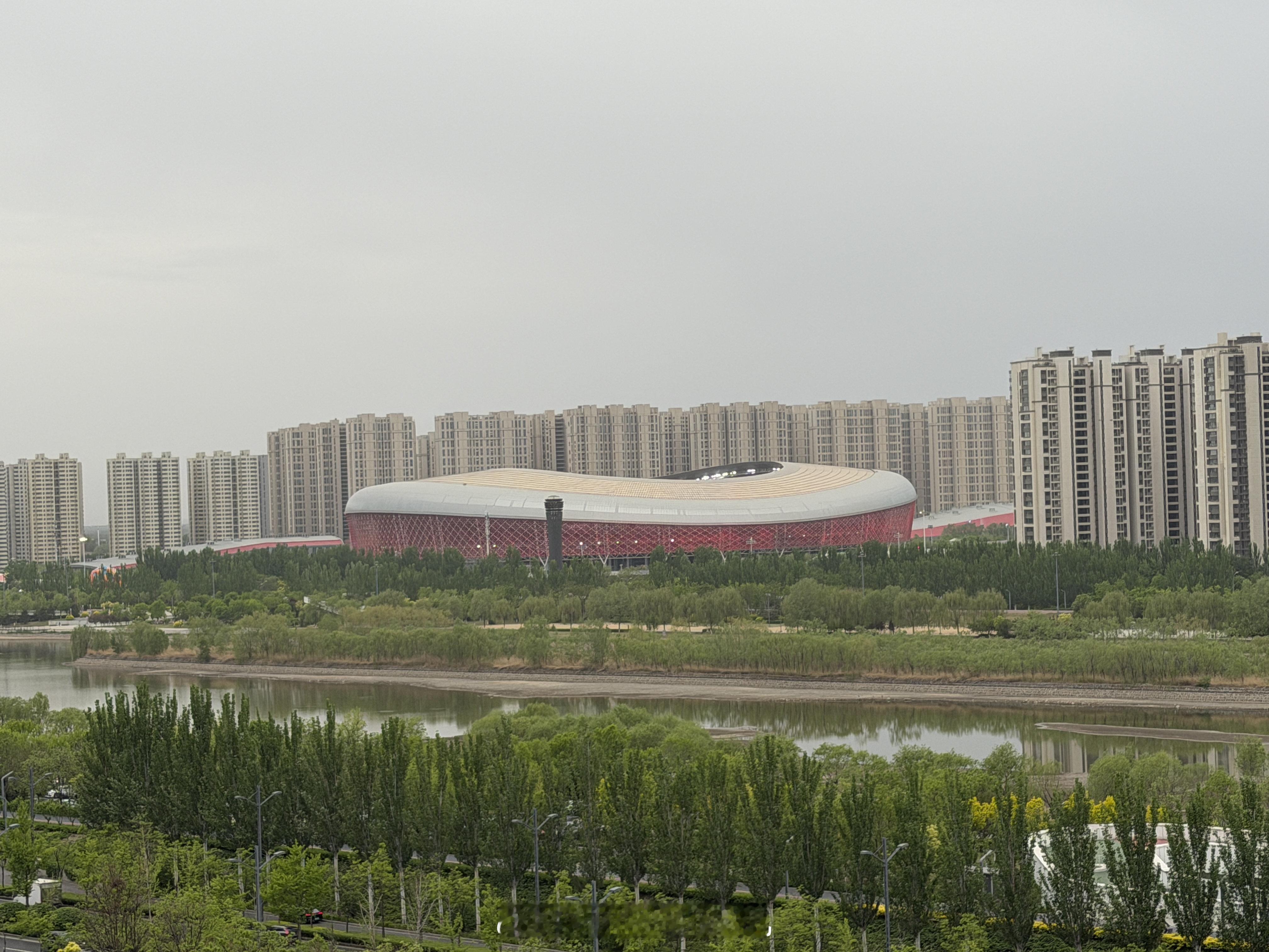 薛之谦万兽之王巡回演唱会 有心了，办理入住的前台都有谦友专属通道，还有薛宝的小立