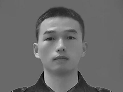 举国悲痛！4名战士血染黄岩岛，硬刚菲律宾非法船只壮烈牺牲，官方隐忍一年重磅官宣。