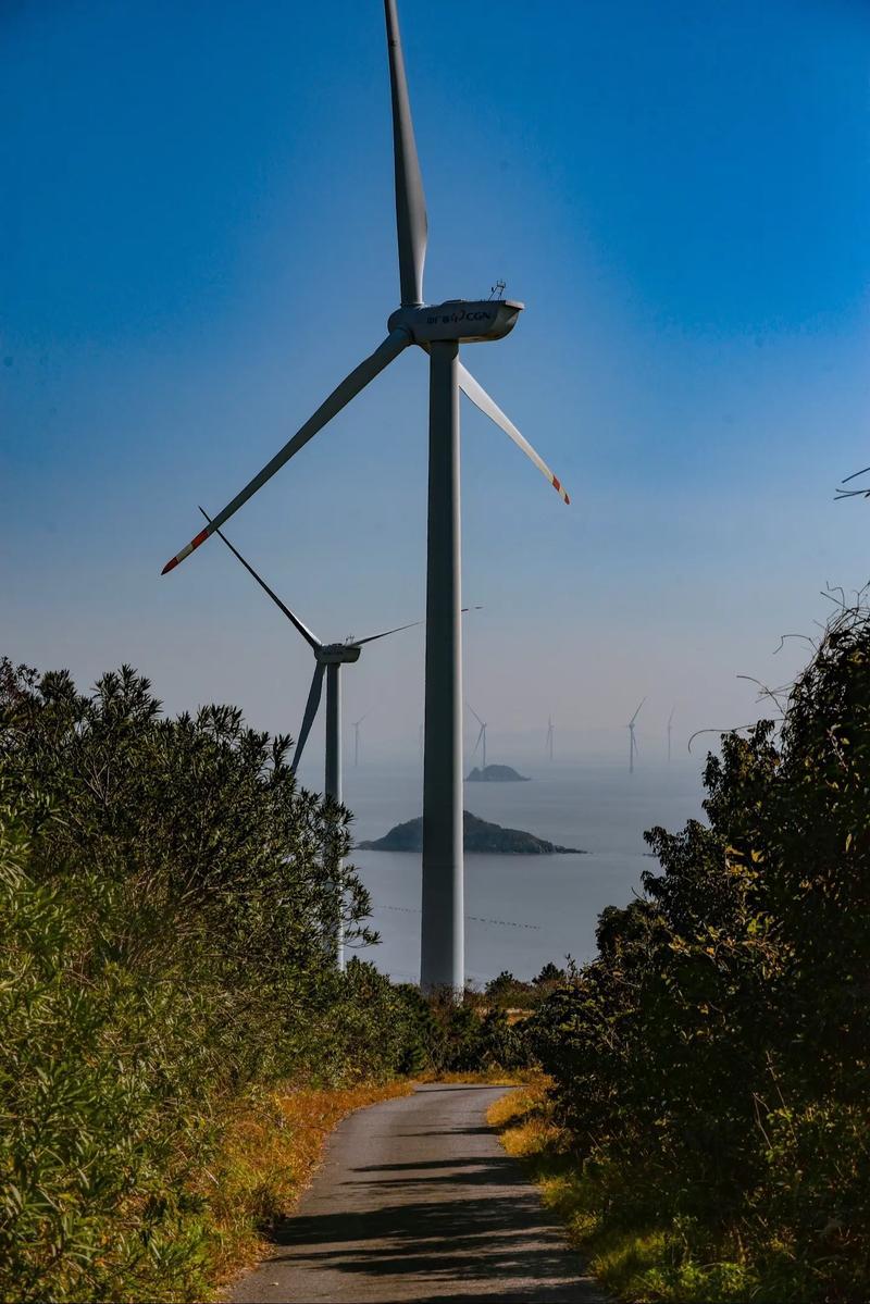 有人喜欢刷视频追短剧，我喜欢翻头条。
高兴的时候，会送上一个红心；
心有所感，则