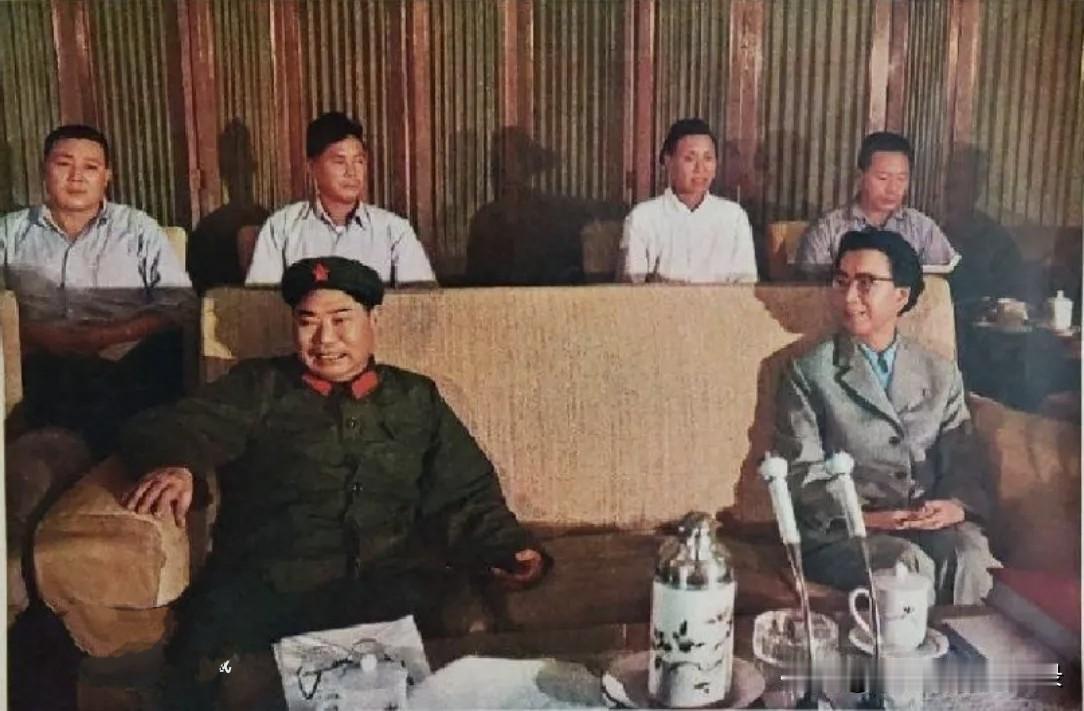 1973年8月中共济南军区党委第一书记、济南军区司令员兼中共山东省委第一书记杨得