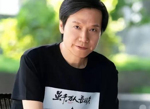 明明是小米的老总，硬生生的活成了客服。[心]

网友手机十几天没有发货，没想到也