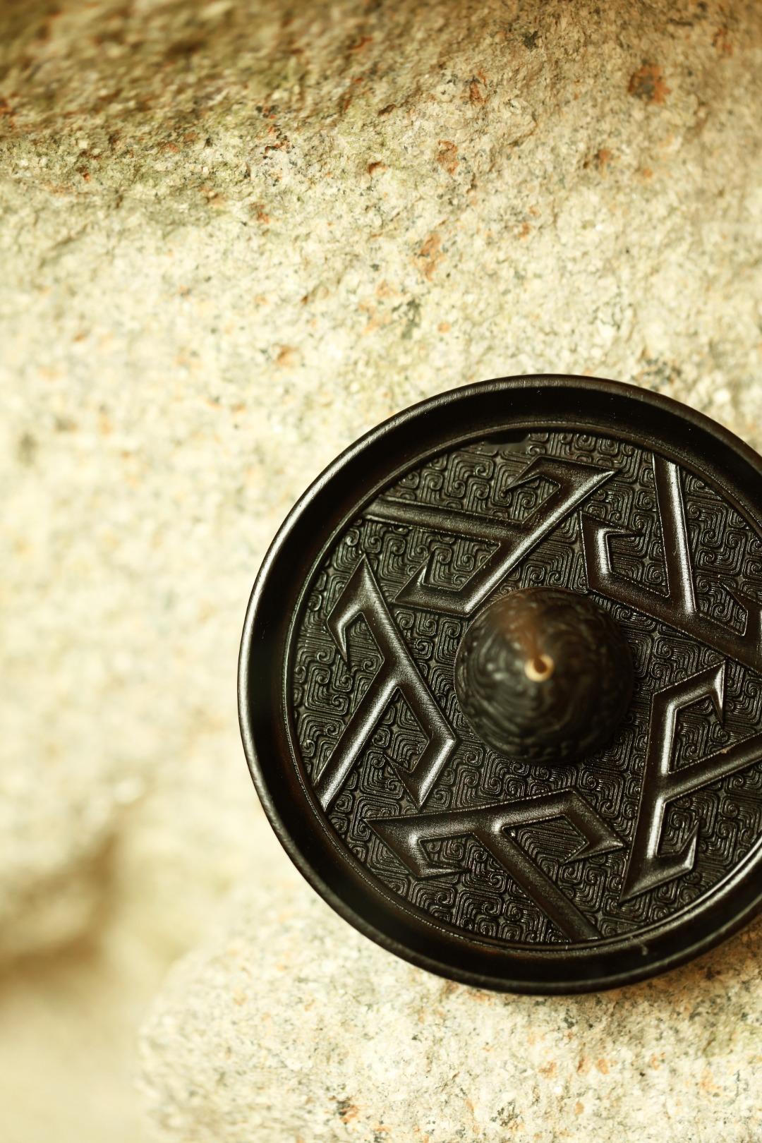 紫光檀｜如意纹·香插取材紫光檀老料，满雕如意纹，磁吸香插，便携清理香灰，木质细腻