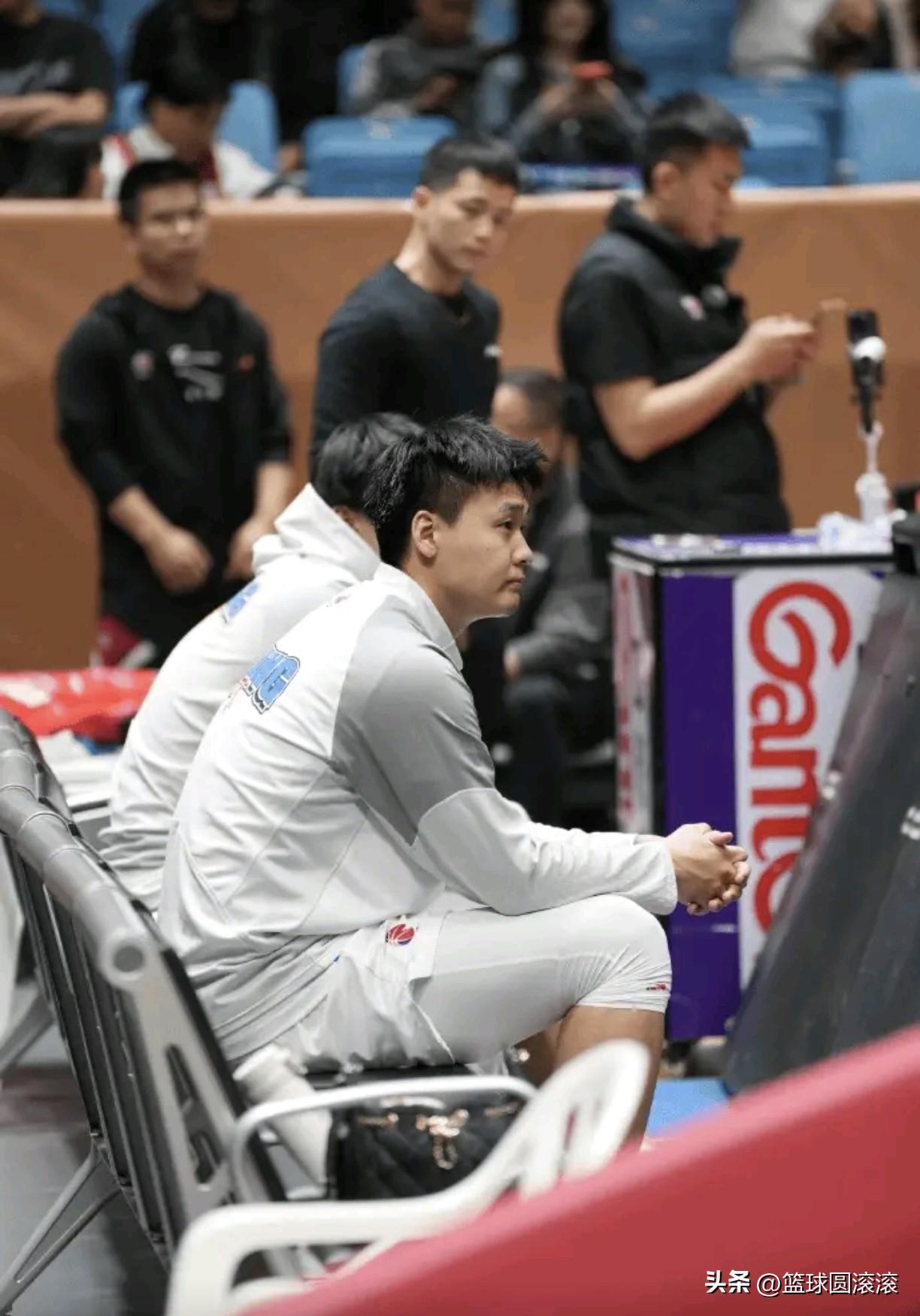 扎心！赵睿一缺阵，北京直接崩盘！66-81惨败浙江，数据揭露真相
 
赵睿缺阵，