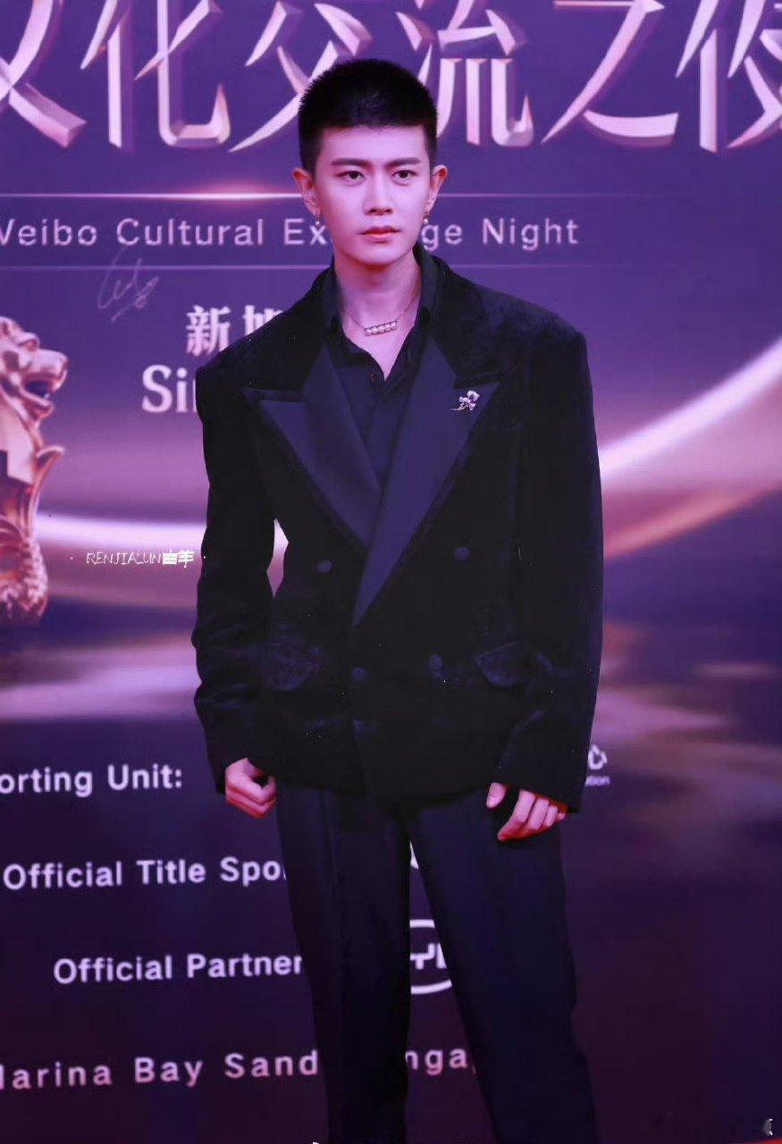 从综艺到演唱会再到同框聊天，这对的友谊真的细水长流啊～ 