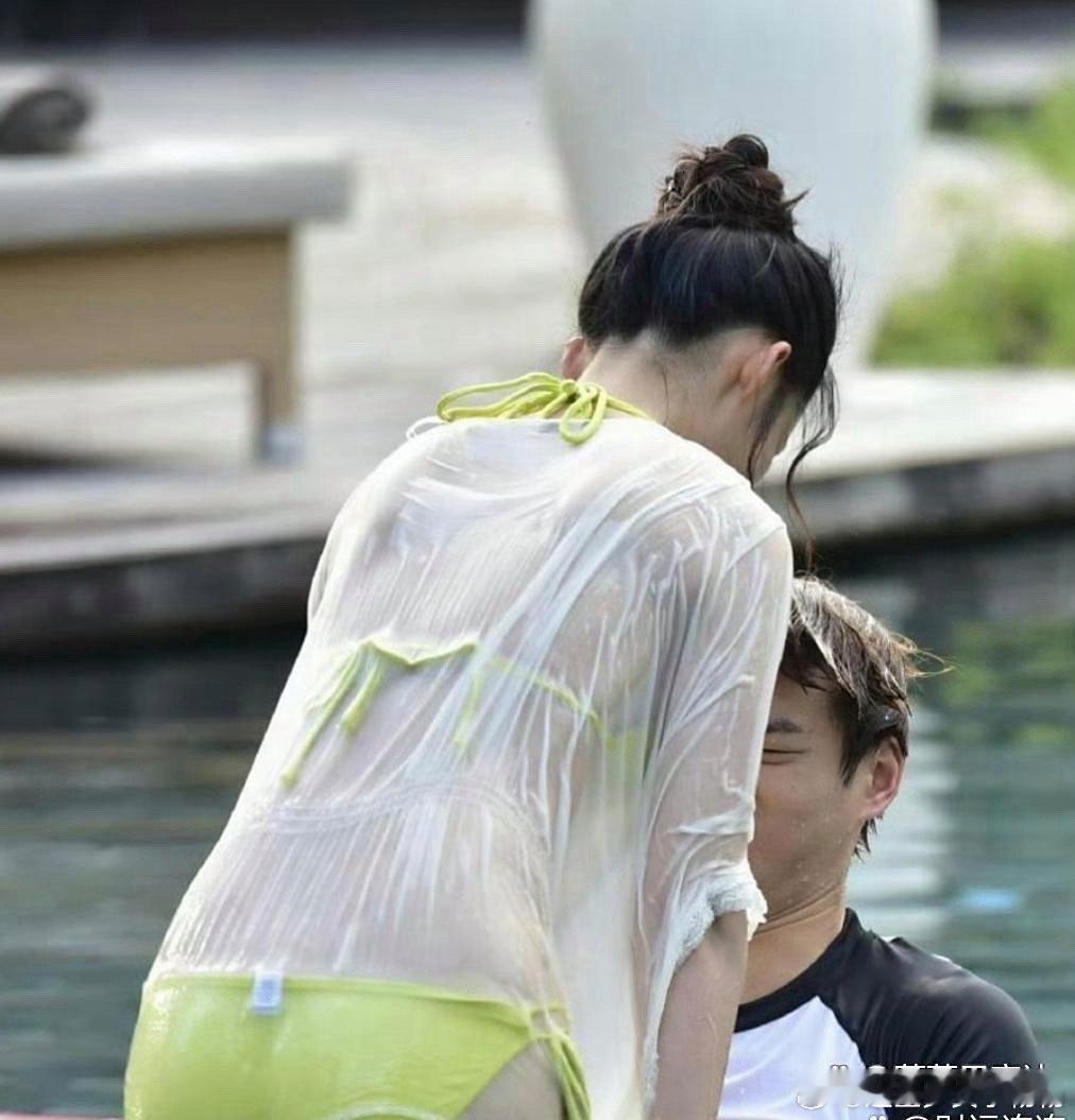 李沁出道以来最大的尺度就是参加了这个恋爱综艺…… ​​​