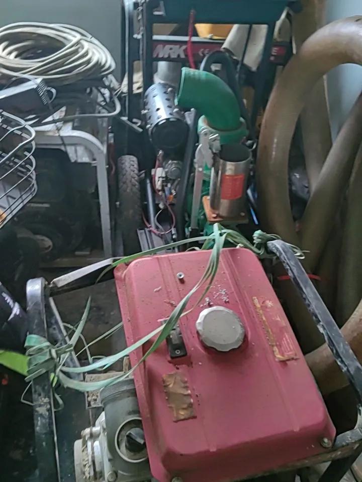 不知道有没有懂行的朋友，这么多抽水泵用柴油的，竟然坏了一半，劳务班组有时候就是很