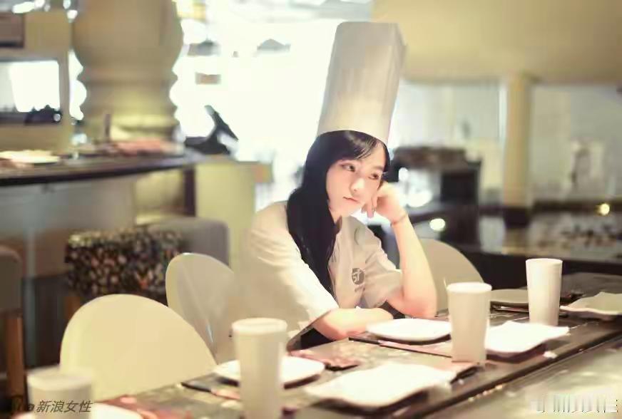 名校校花有多美？章泽天乖巧 黄灿灿甜美 陈都灵清冷 吴倩邻家
清华大学章泽天奶茶