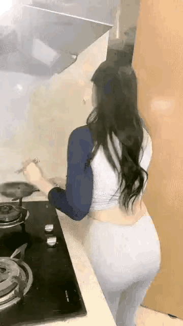 人挺漂亮的，厨艺算了，堪称黑暗料理[捂脸]