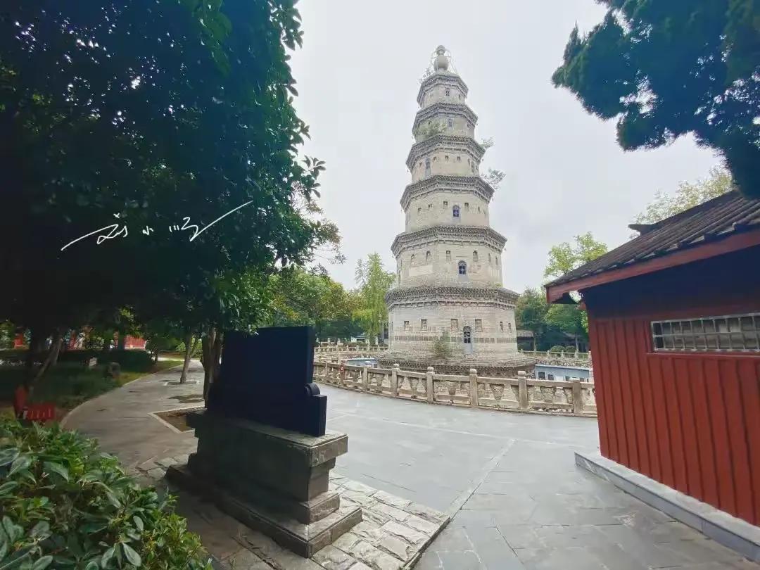 湖北荆州竟然有这么一座“奇怪”的古塔，塔底有7米都位于“地下”，这到底是最初的特