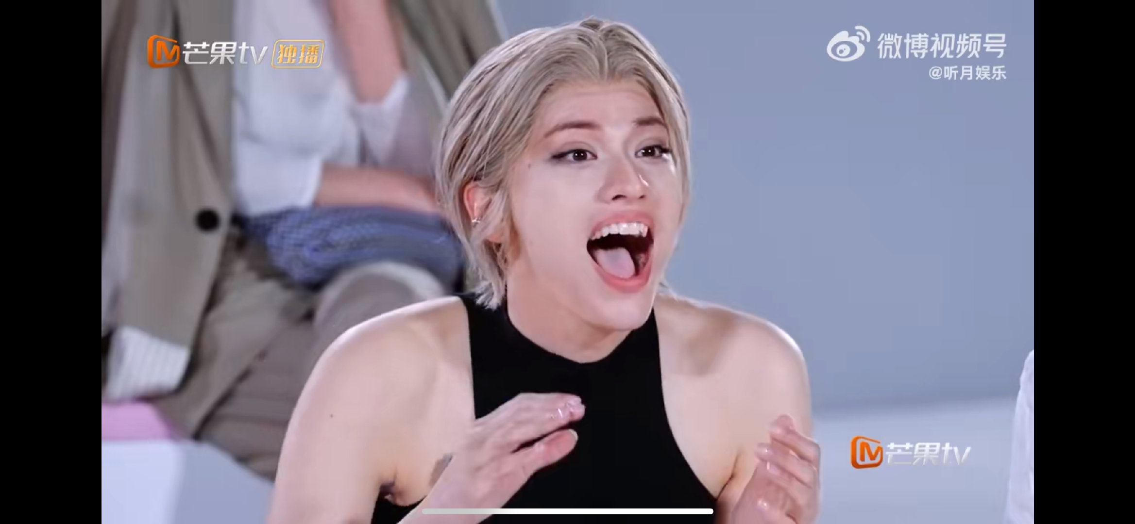 VaVa轮空 VaVa 为陪卡琳娜灭灯吴宣仪，这波义气直接让我嗑到上头！格局打开