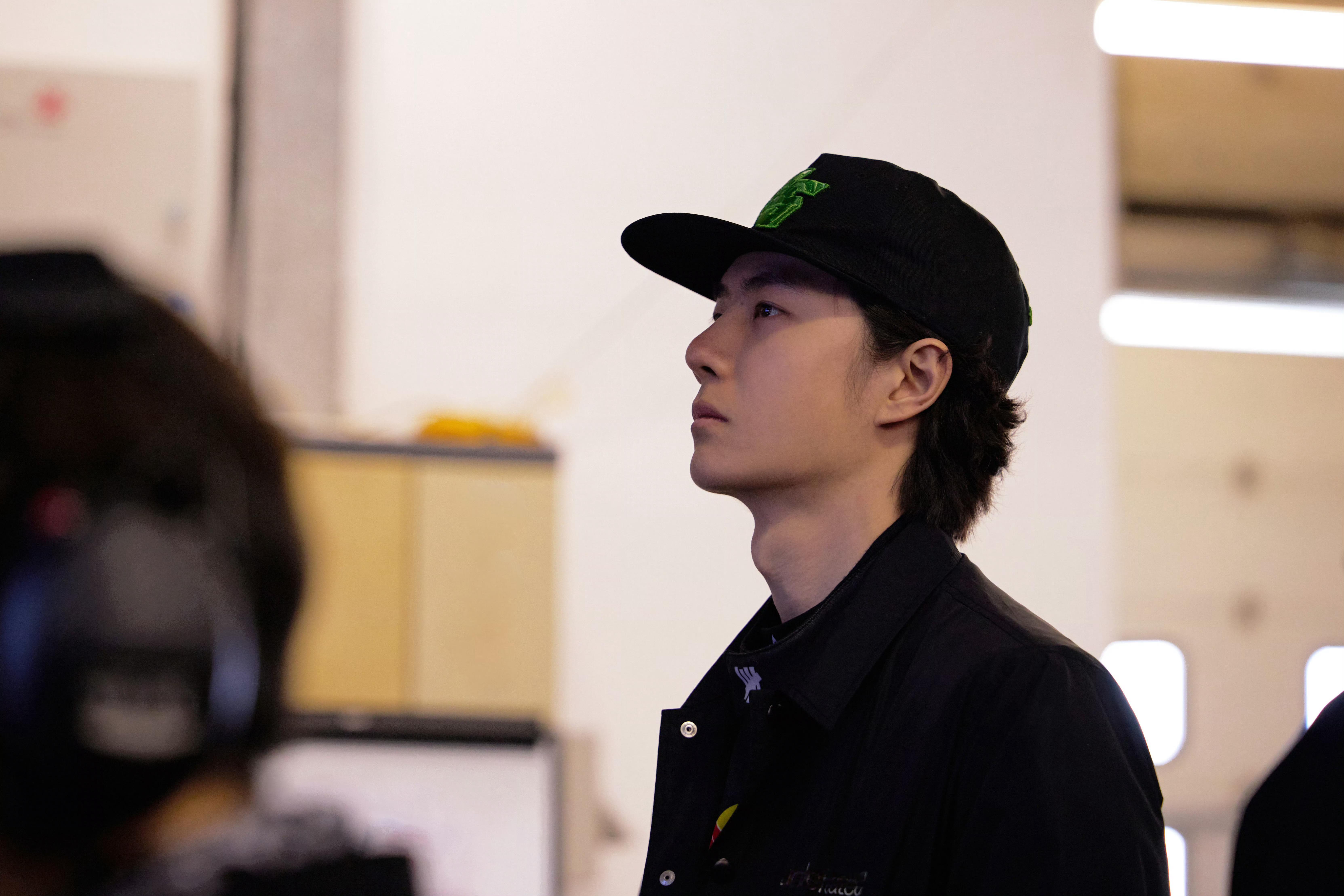 王一博王一博 wyb 王一博平安喜乐 钻进被窝躲进美梦，和疲惫正式道别。晚安 