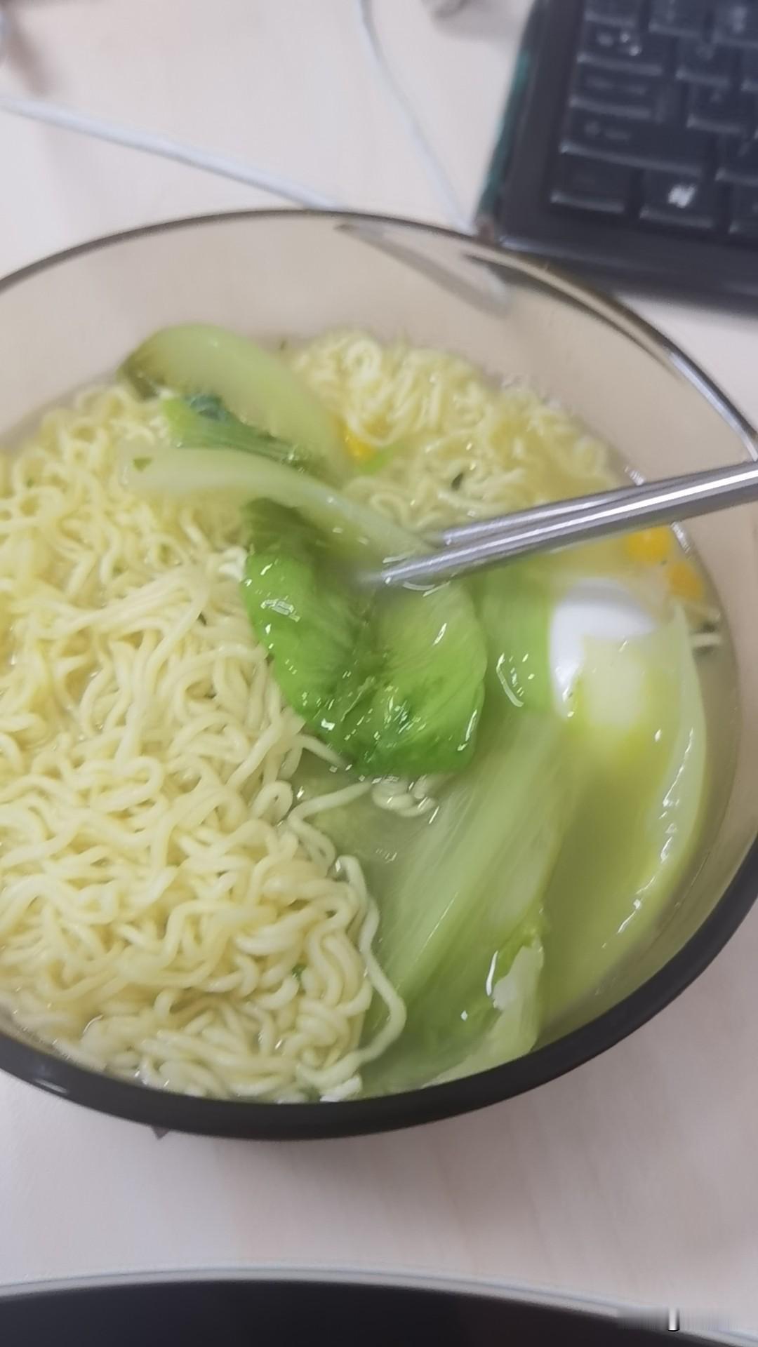 人这一生绕不开两个话题：赚钱谋生，保重身体。年轻时总拼命奔波，把赚钱放在第一位，