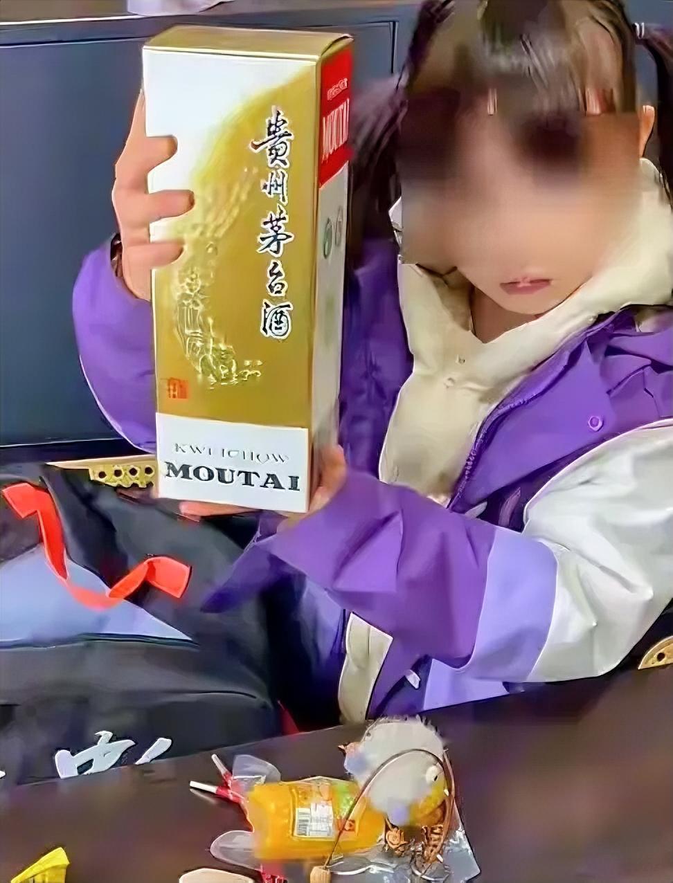 狠罚、狠罚、狠罚
这种为了流量拿女儿做文章造谣的家长，一定要让他长记性一辈子。