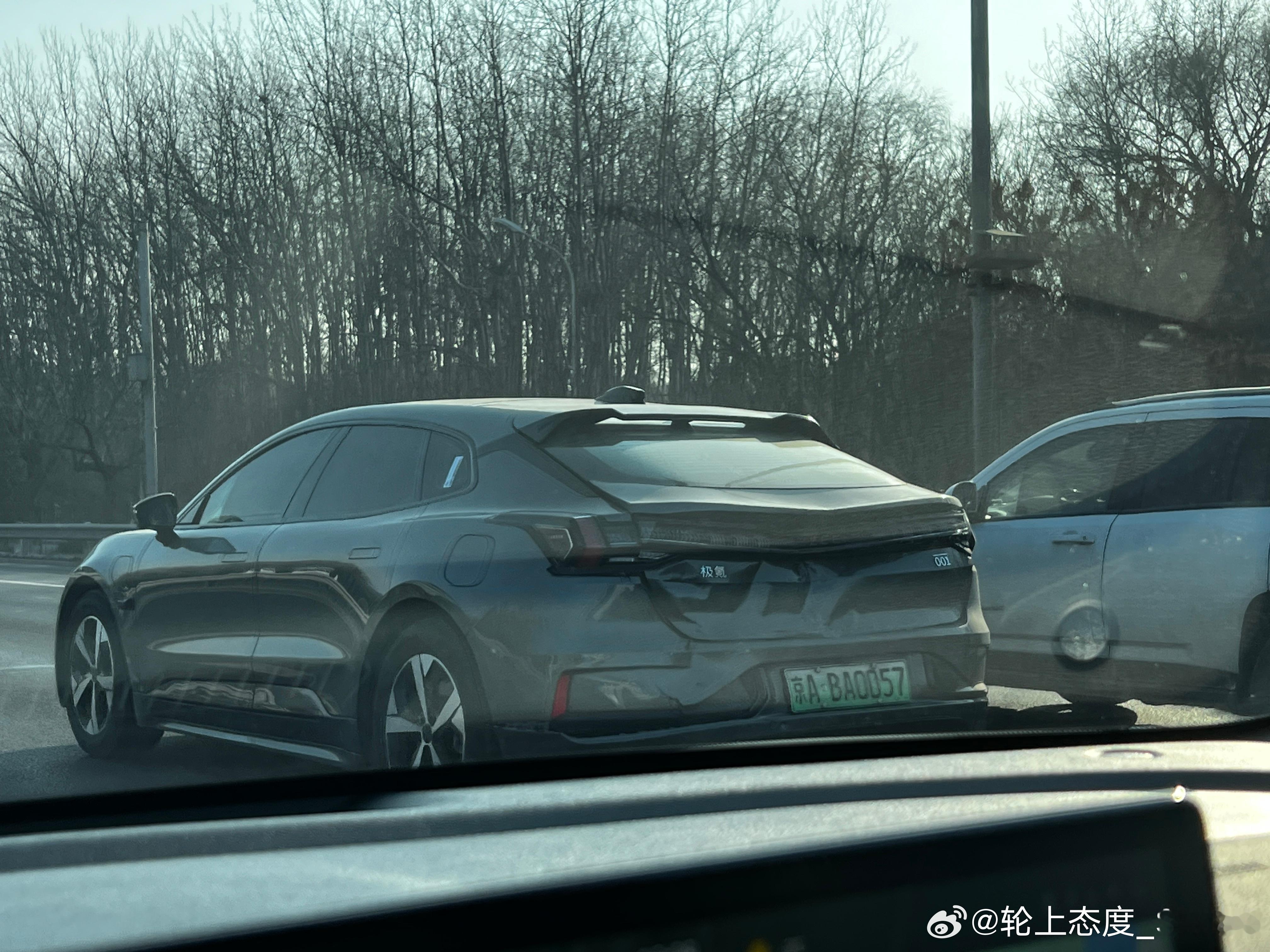 虽然今天很不舒服，但还是得上班.jpg  ​​​