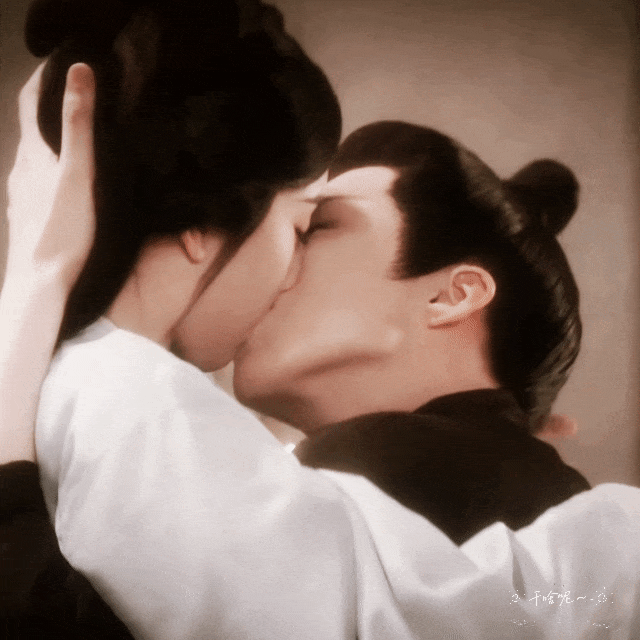 疑似宋祖儿小号 现在再看刘宇宁宋祖儿的吻戏，发现了什么？ 