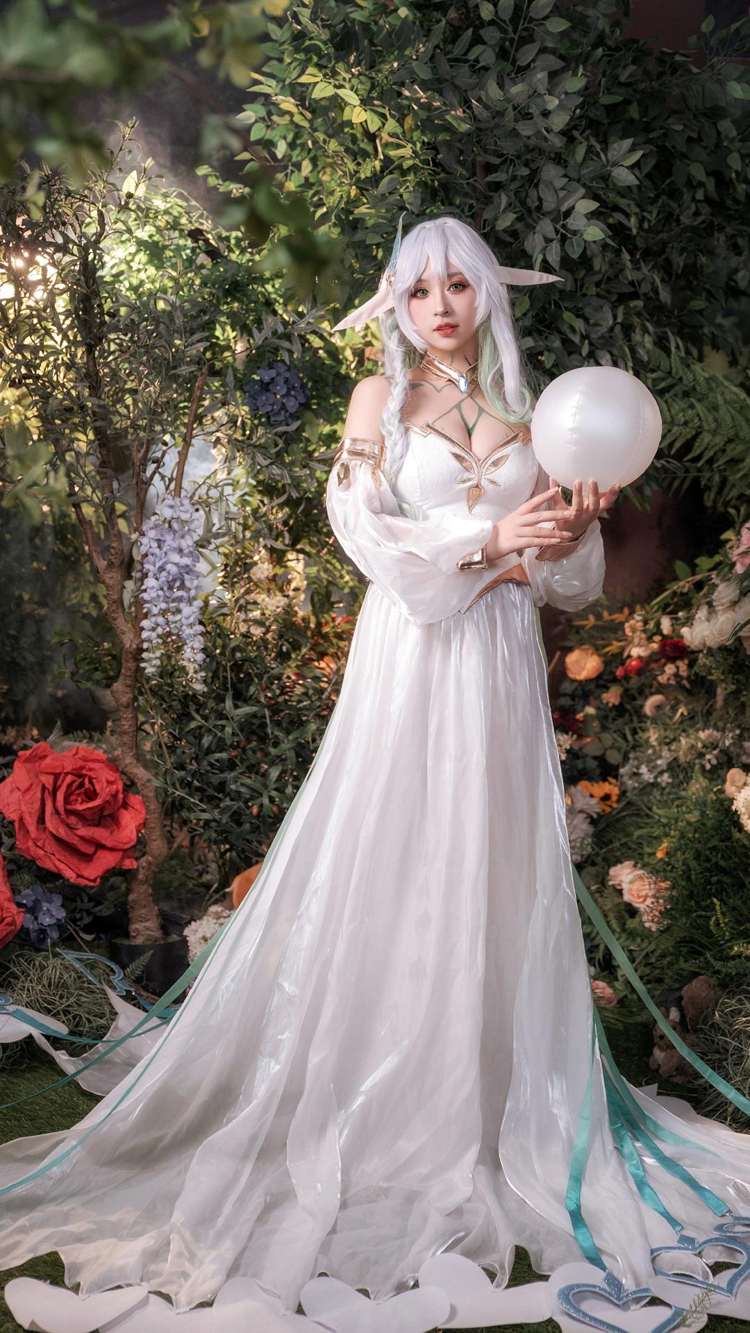 须弥草神，还是大慈树王，大慈树王！
COSER：懵懵白日梦x#游戏##原神##二