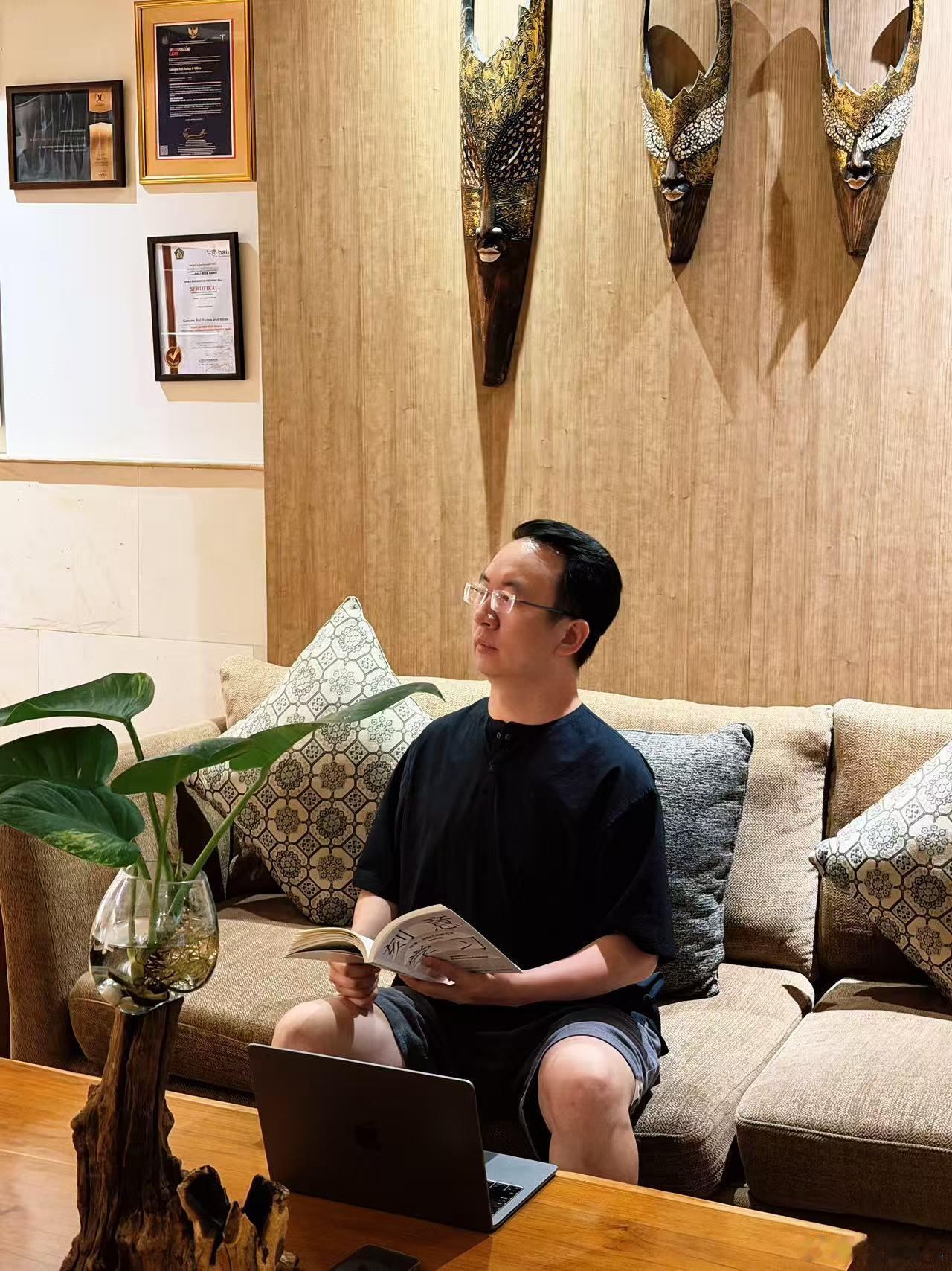 这两年总有人说自媒体不好做了。做自媒体13年了，我倒觉得不是“做号”难了，是“蒙
