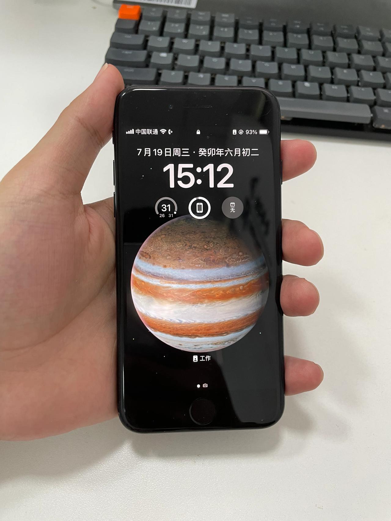 [吃瓜群众]iPhone SE系列应该最不耐用的iPhone了，续航太烂，用久了
