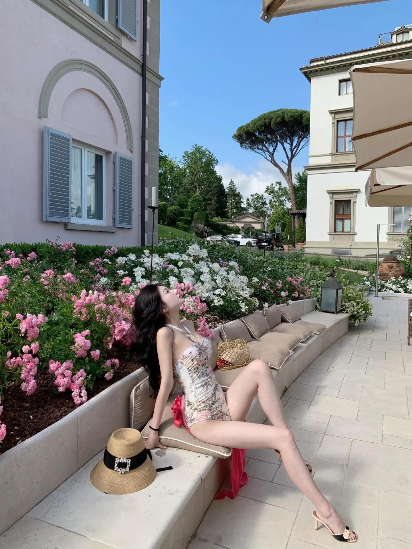 既然穿了泳衣，那就要浅浅的纪念一下👙  ​​​