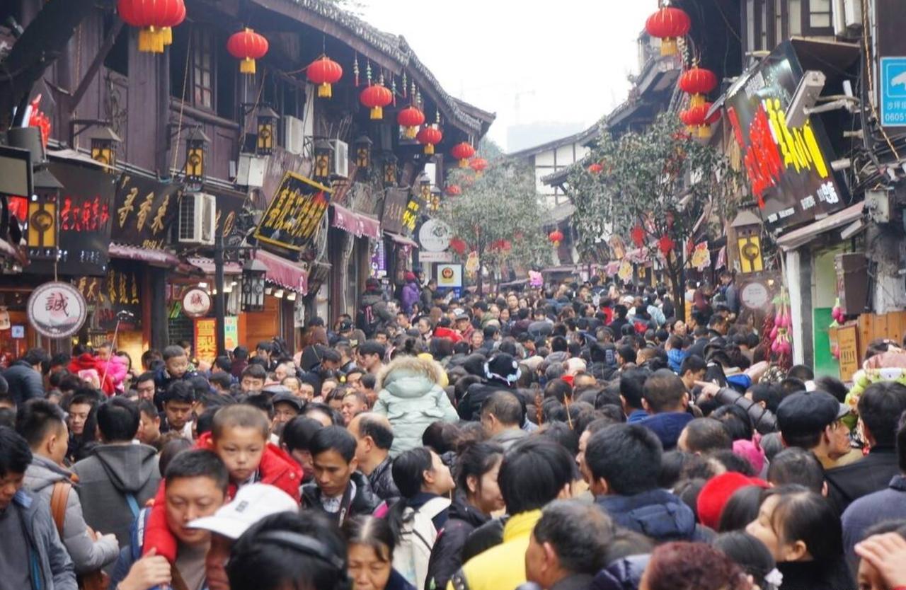  为什么调休制度会引起争议呢？主要有以下几个方面的原因：
其一，调休制度打乱了人