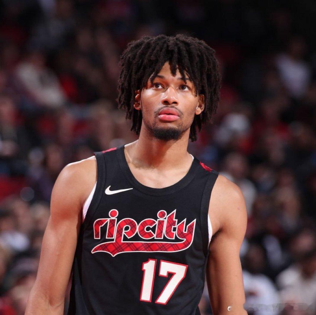 NBA[超话]  Jake Fischer：开拓者队对谢登·夏普的初始续约报价为