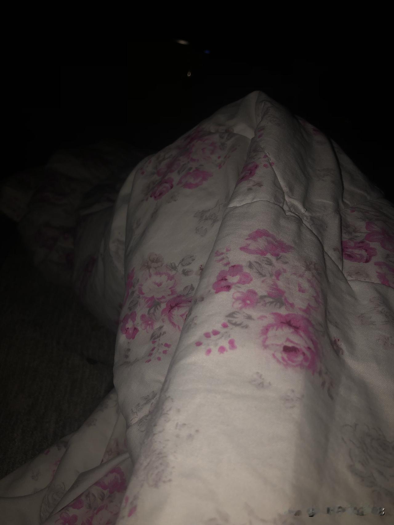 每天半夜都烦死了，隔壁这对邻居太讨厌了，你们听这动静，总是在这个时间点，弄出这么