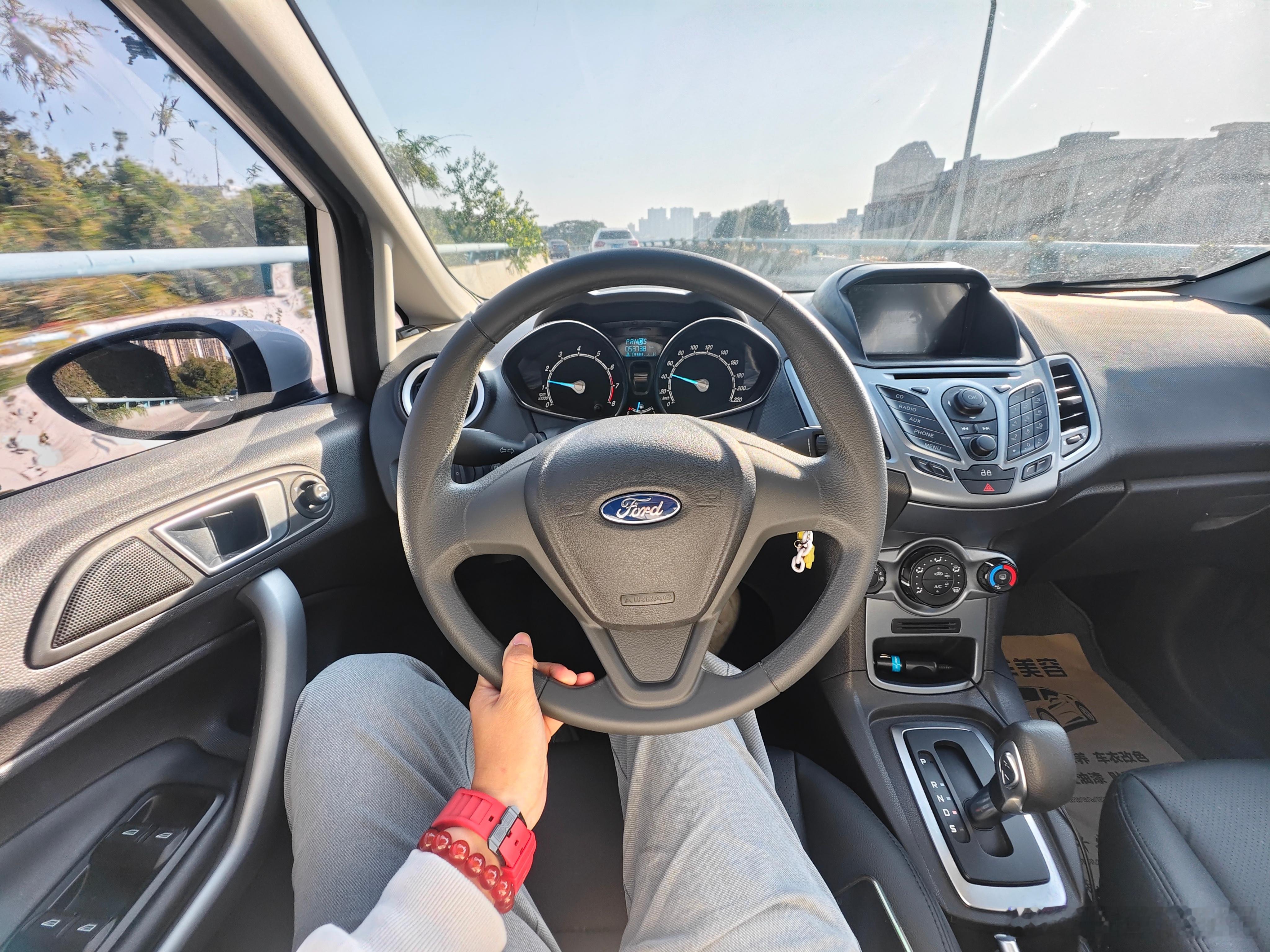 一万多两万不到这种代步车就很好开了2014年福特嘉年华一手车实表5万公里于恒的二