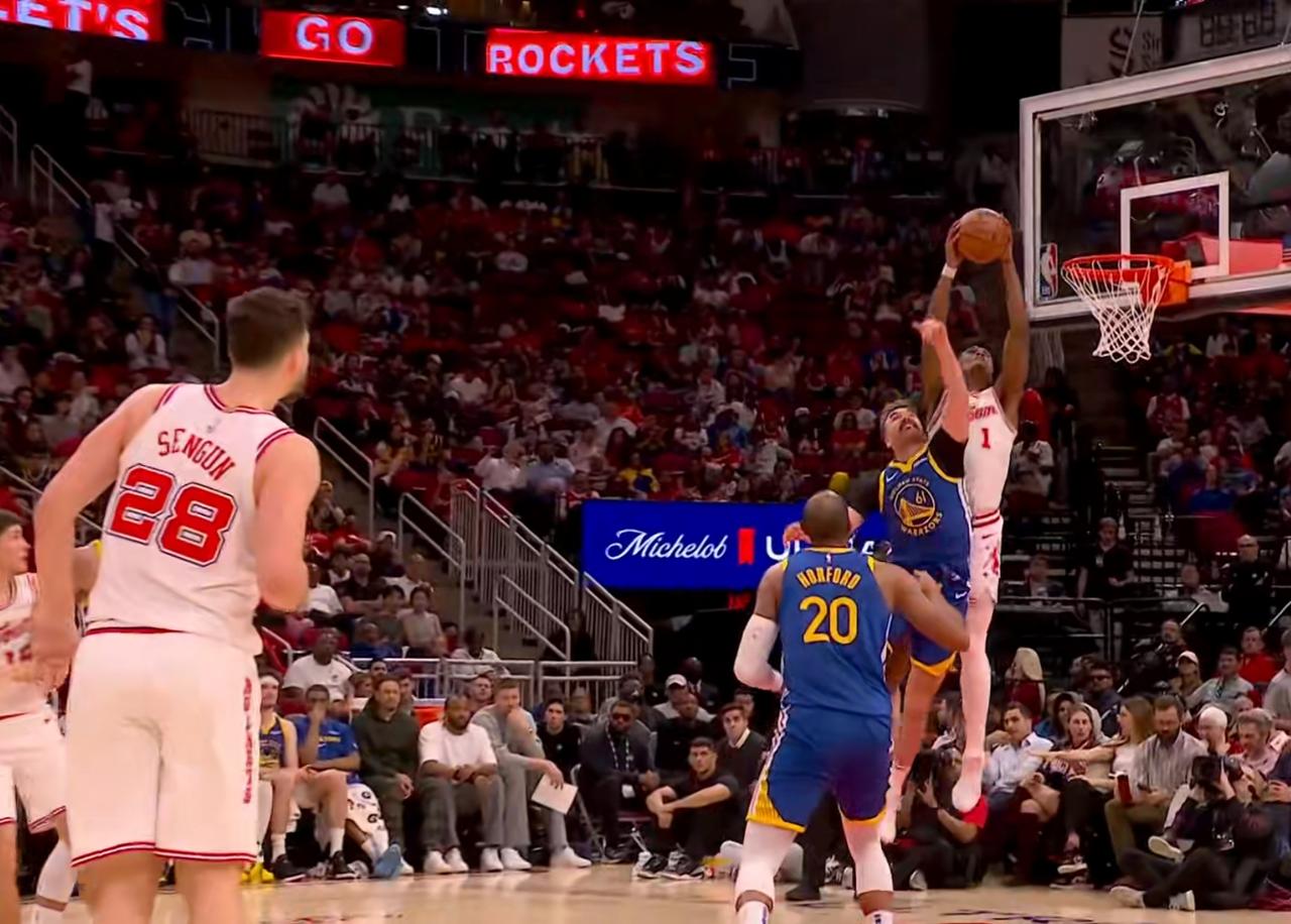 球往篮筐上扔，火箭欺负勇士身高矮！

在火箭与勇士比赛中，火箭制定了针对勇士球员