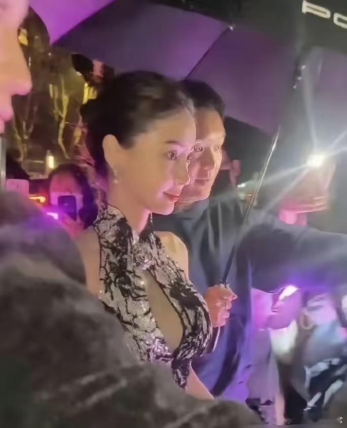 baby真美，眼睛都挪不开了。[爱慕]感觉哪里变了[并不简单] 