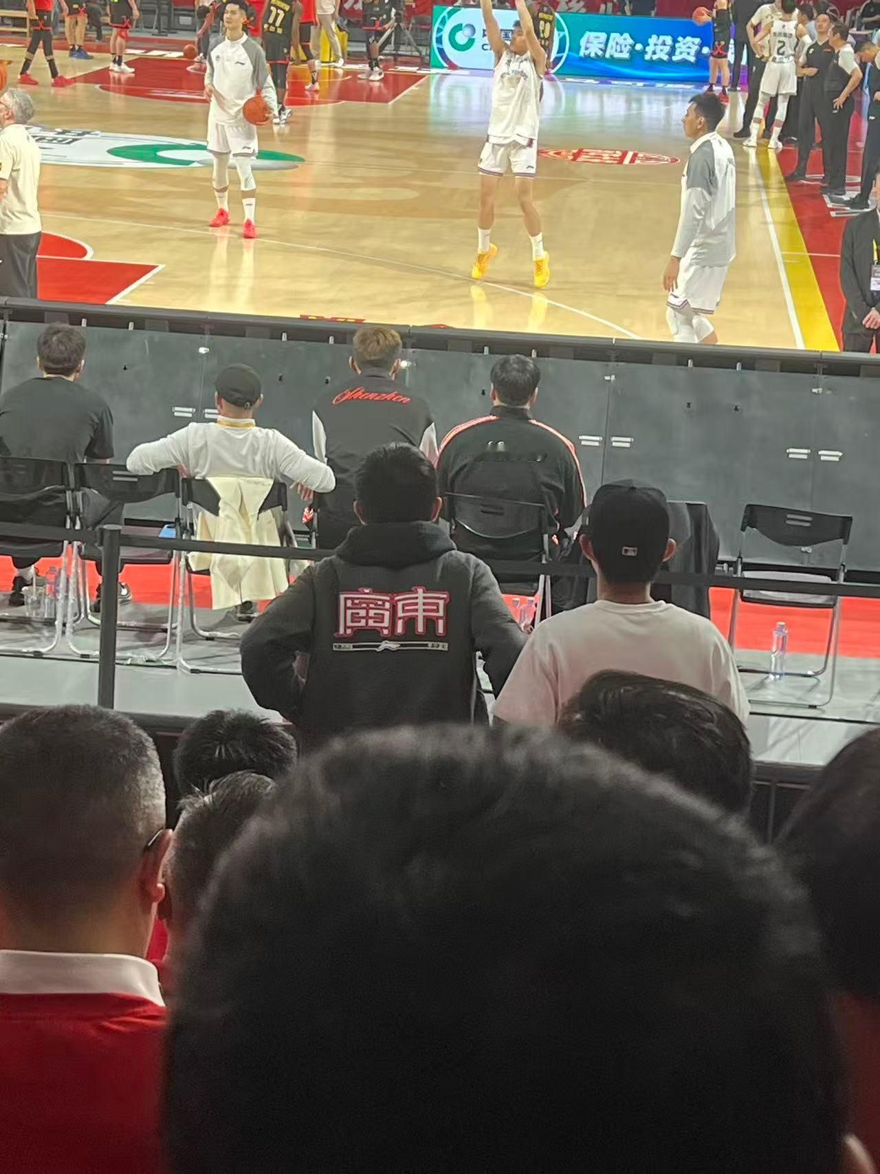 隔壁球迷也来看球咯~~深圳男篮vs北控男篮