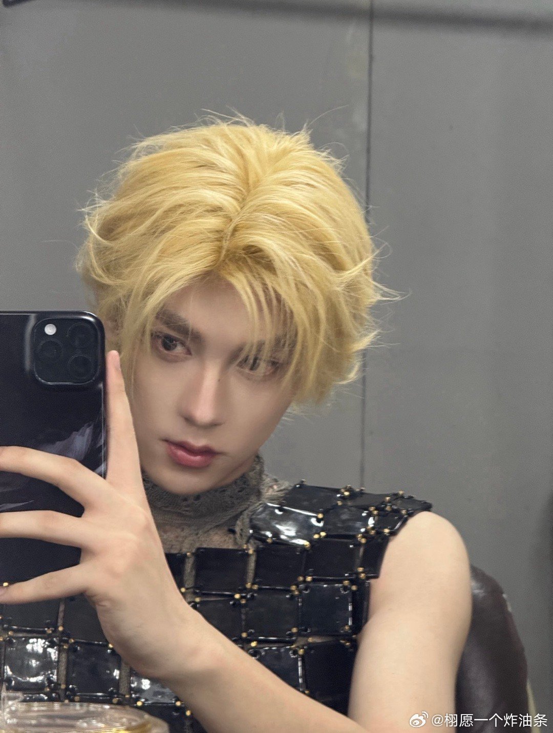 我把这张田栩宁自拍喂给豆包，它让我小心疑似ai。[流鼻血] ​​​