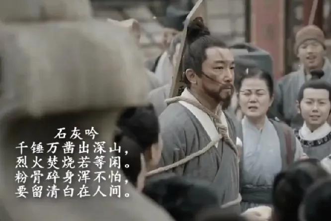 汉王的一句话，点透了于谦缺乏实际，还只是个书呆子。
汉王让于谦用一句话概括那些史