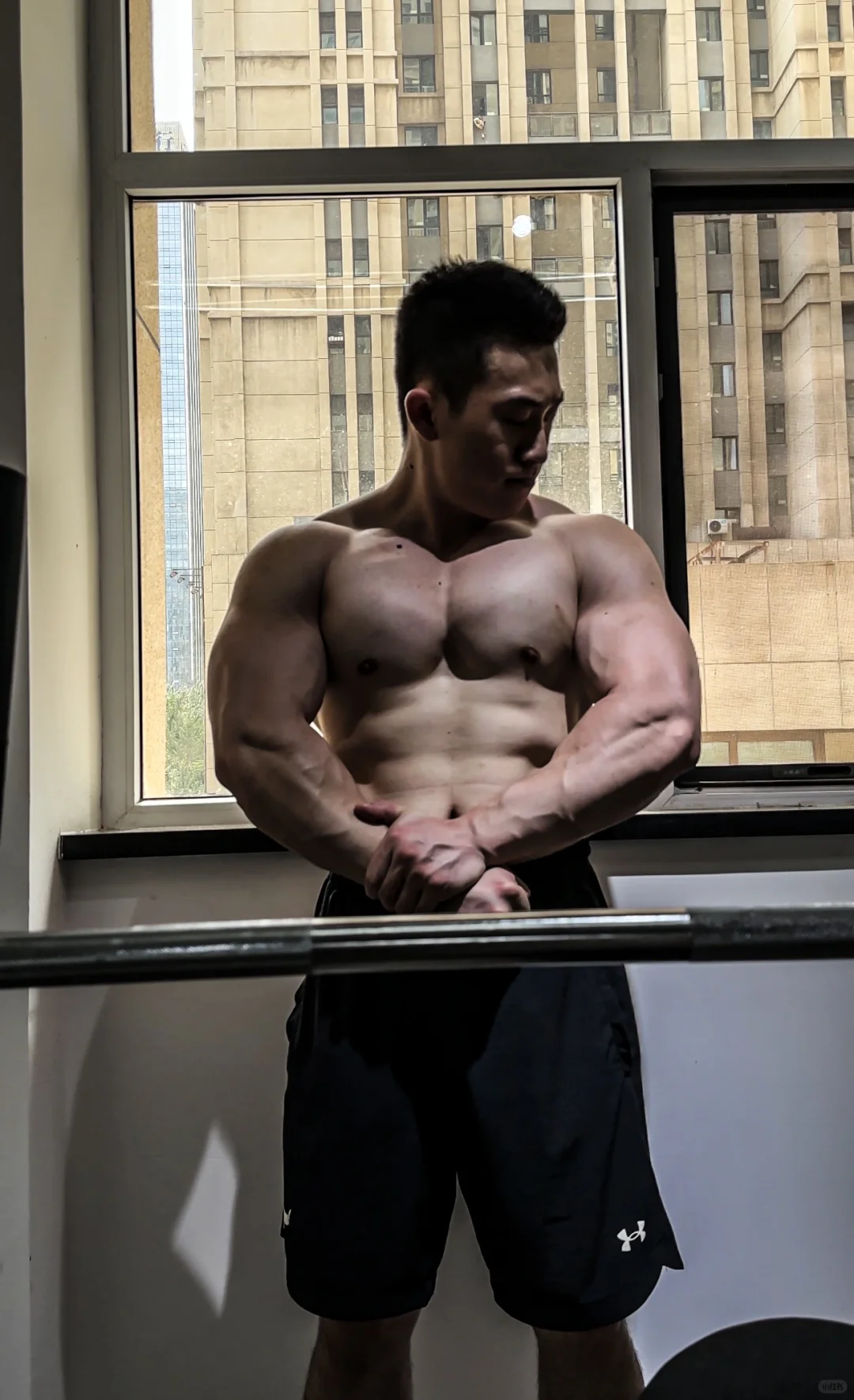 我是薄肌男孩吗