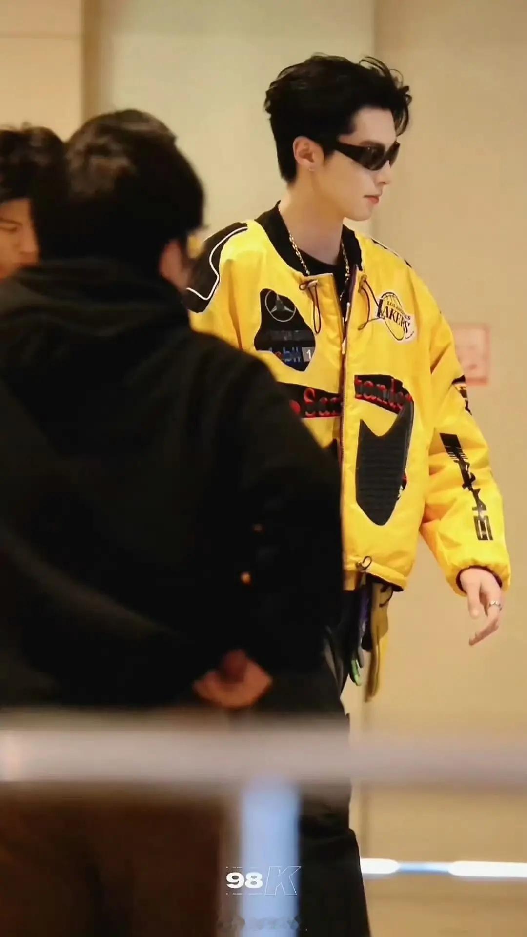 王鹤棣终于有常驻综艺了🥝《宇宙闪烁请注意》今天云南开拍了 